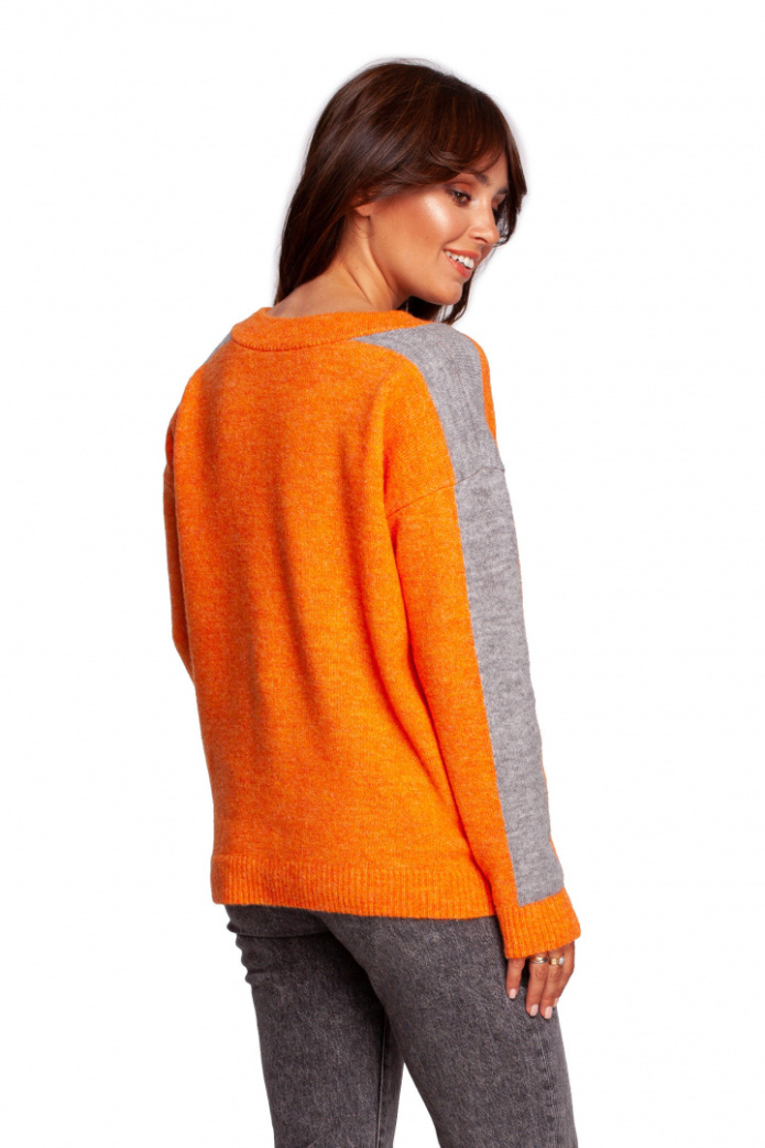 Sweter damski z dekoltem w serek i lampasami pomarańczowy